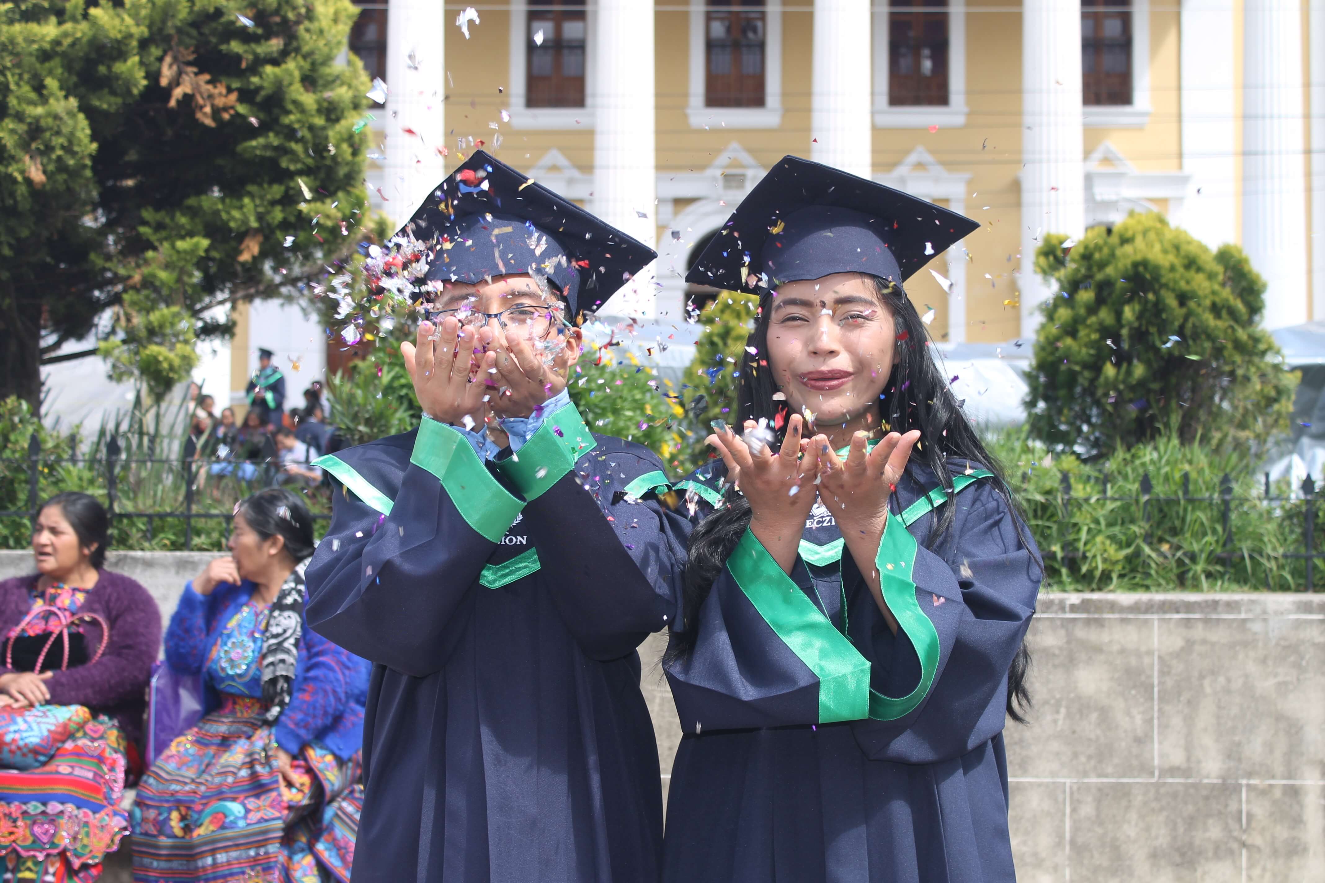 Estudiantes beneficiados por la fundación